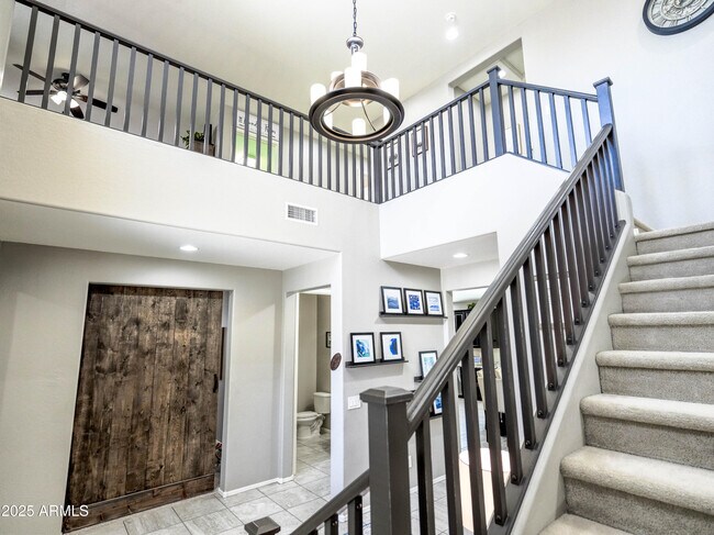 Building Photo - 761 W Desert Hollow Dr