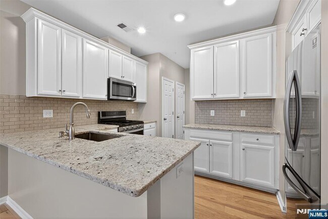 Building Photo - 28 Leahy Dr