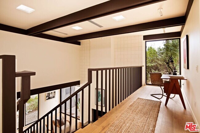 Building Photo - 5649 Valley Oak Dr