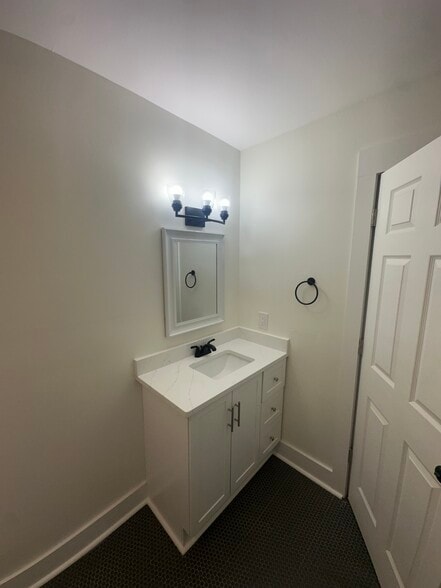 Building Photo - 81 Warren St