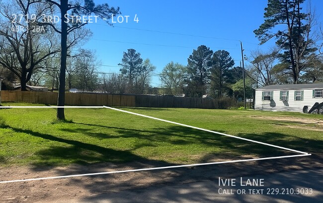 Building Photo - 2719 3rd St