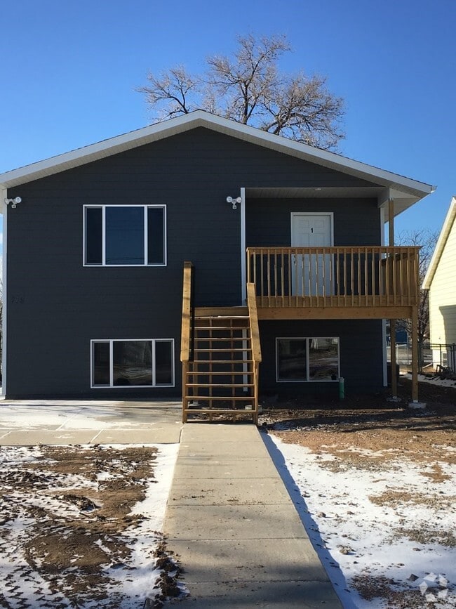 Building Photo - 728 Haines Ave