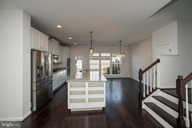 Building Photo - 208 Freesia Ln