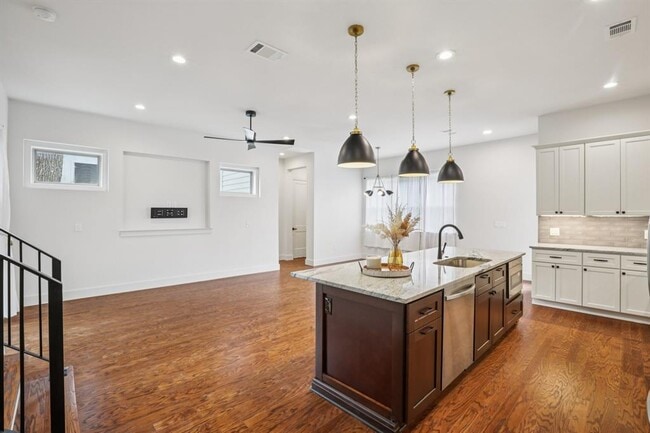 Building Photo - 6902 Northeast Dr