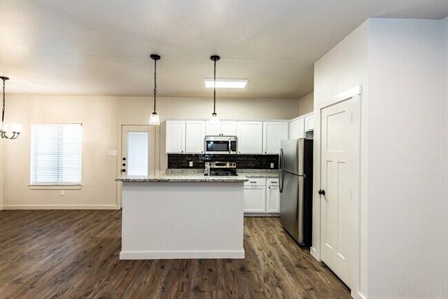 Building Photo - Modern Two Bedroom Townhome In Cooper!