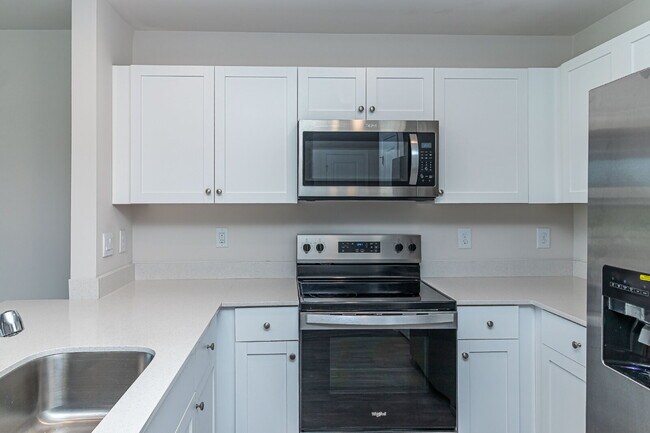 Building Photo - Modern 3 BR | 2.5 BA Townhome in Goldsboro *Newly Developed Seymour Village*
