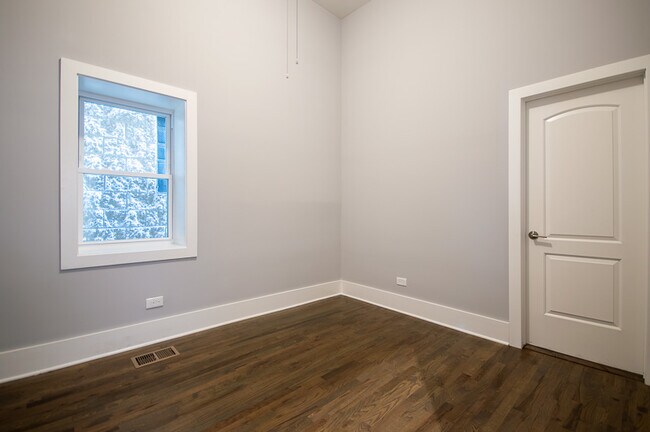 Building Photo - 1708 S Carpenter St