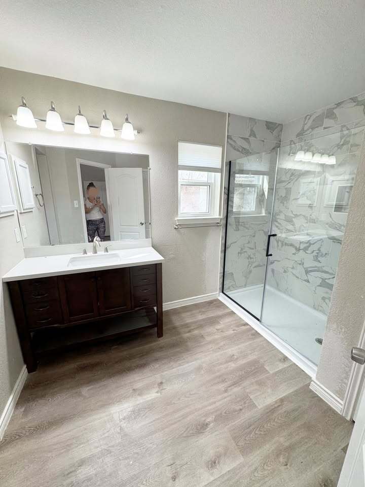 Building Photo - 5042 Cleves St