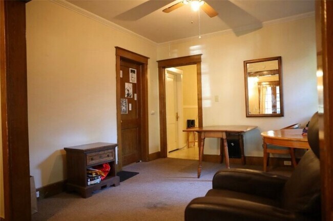 Building Photo - 37 Haendel St