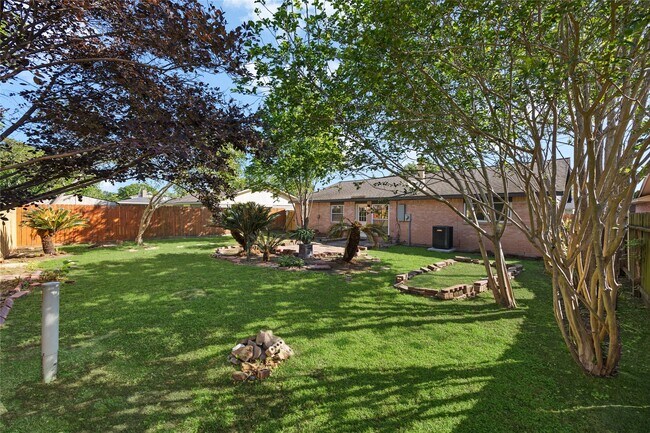 Building Photo - 8343 Carriage Creek Dr