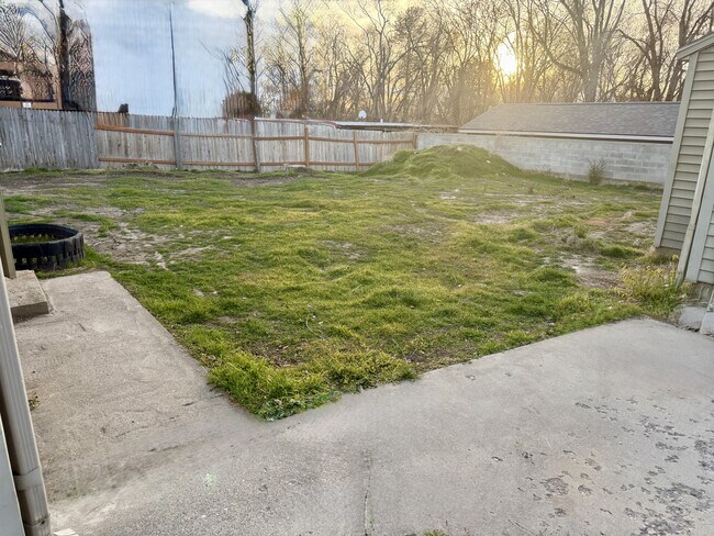 Building Photo - 8544 S 300 E