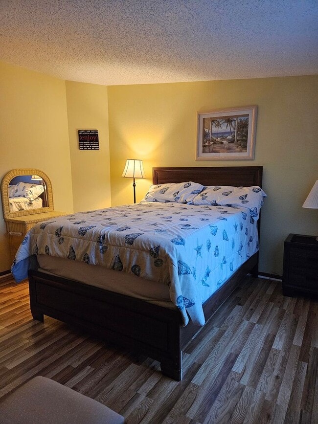 Building Photo - 2 bedroom 2 bath home int the beautiful La...