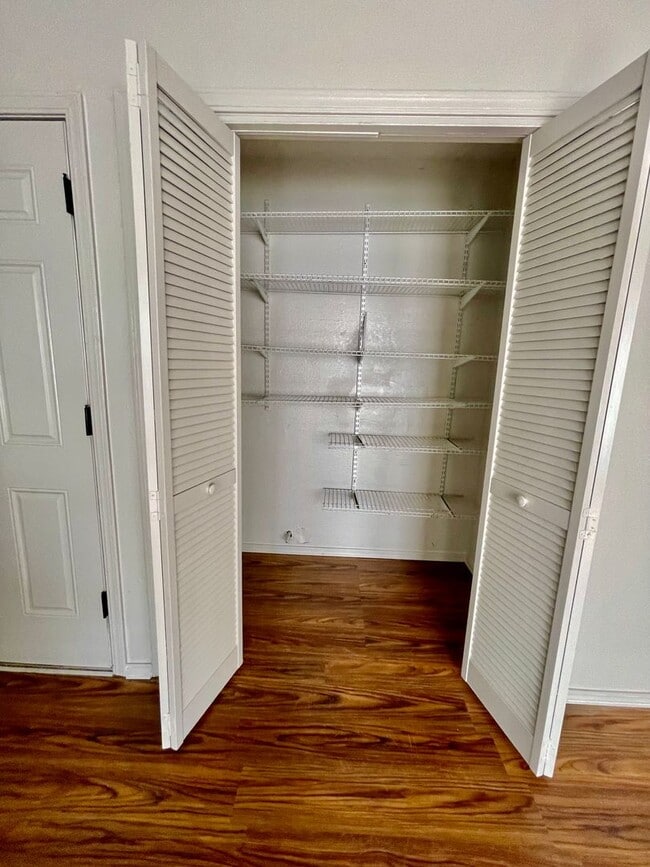 Building Photo - Updated 4 Bedroom Home