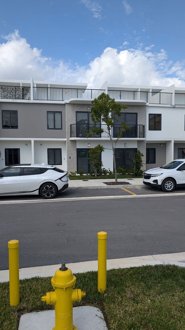 Building Photo - 14559 SW 261 St Ter