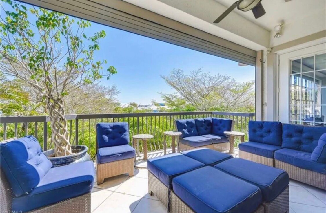 Balcony with tree house view - 705 10th St S