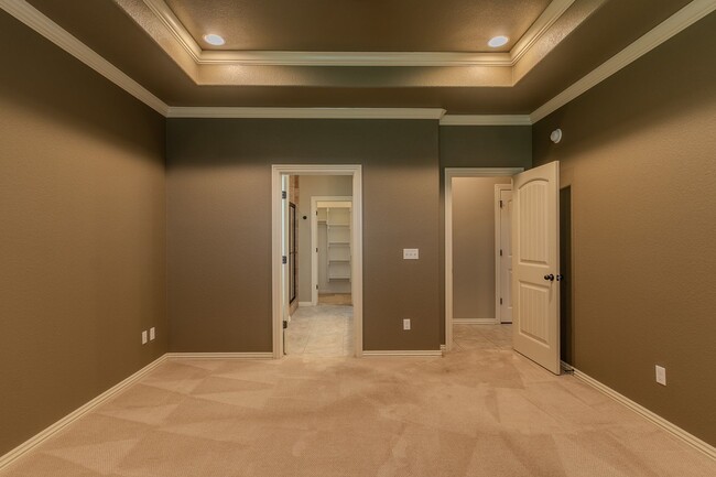 Building Photo - 4 BR Farmington Home!