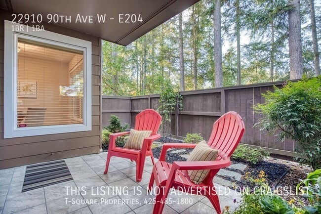Building Photo - Beautifully Updated 1 Bedroom Condo w/Priv...