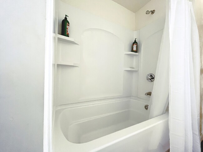 Building Photo - 115 Summer St