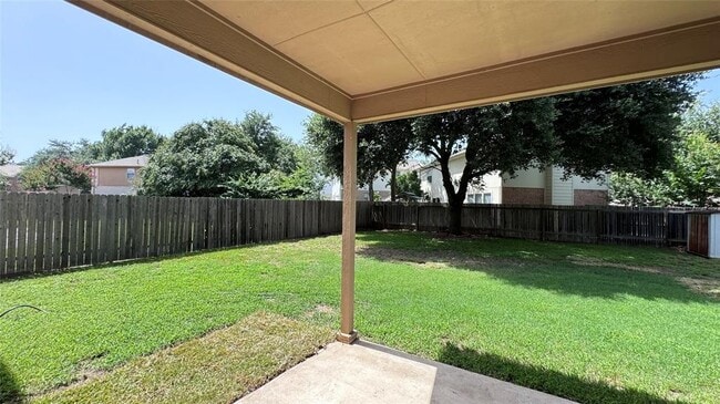 Building Photo - 2211 Bent Bow Dr