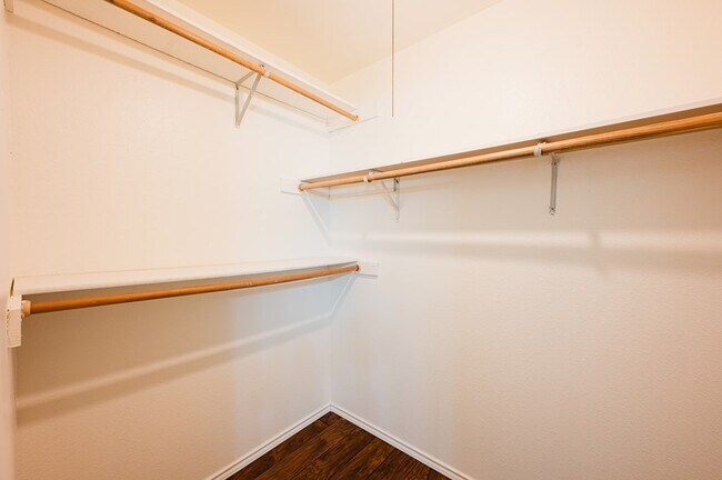 Building Photo - 5122 Sunnyside Dr