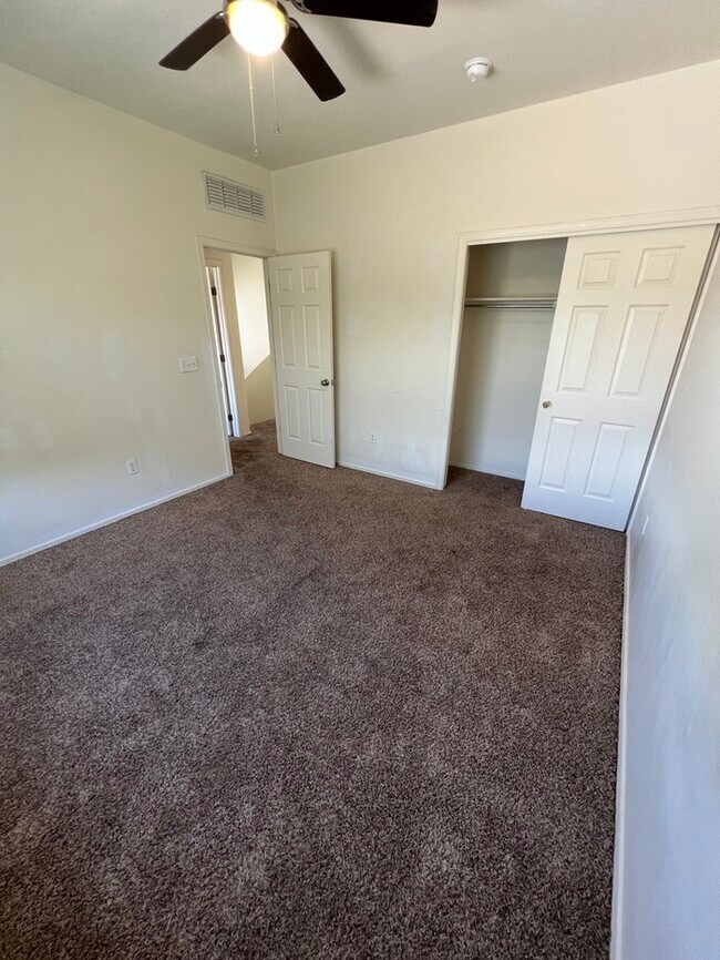 Building Photo - HOUSE FOR RENT