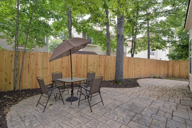 Building Photo - Updated Kiln Creek Home