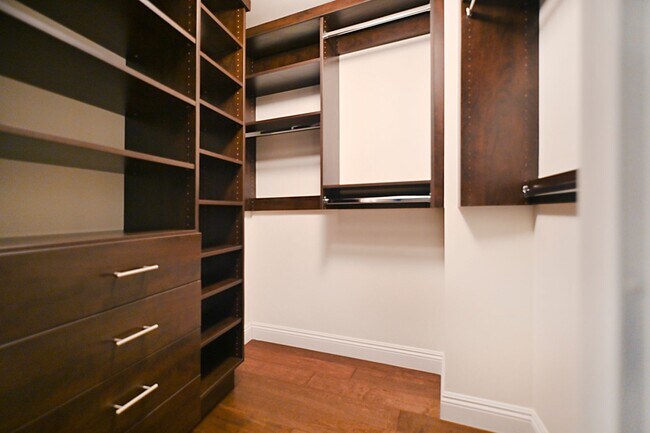 Building Photo - Turnberry Towers 2705W-City/Golf Course Vi...