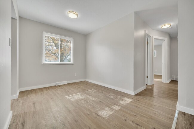 Building Photo - 30030 Vineyard Rd