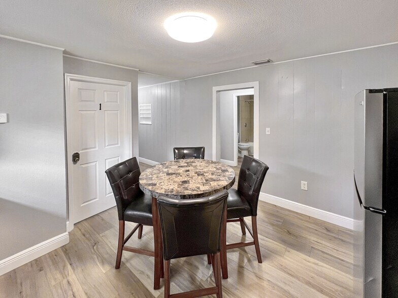 Building Photo - 3619 E Frierson Ave