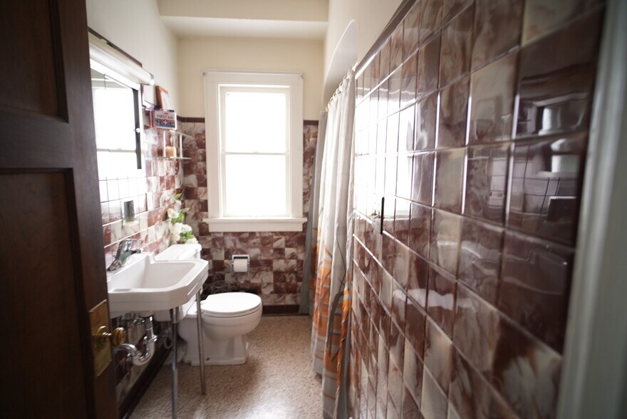 Building Photo - 416 N 63rd St