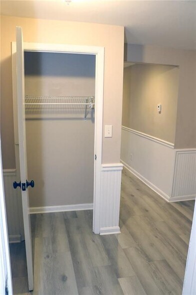 Building Photo - 50 Carnation St