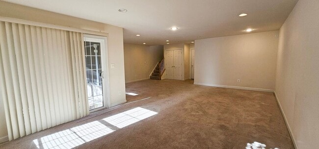 Building Photo - Beautiful And Spacious 3 Bed 3.5 Bath Brick Townhome In Elmwood Community
