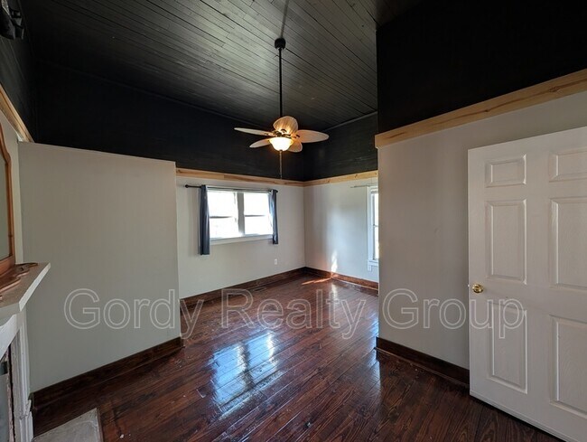 Building Photo - 5443 10th St