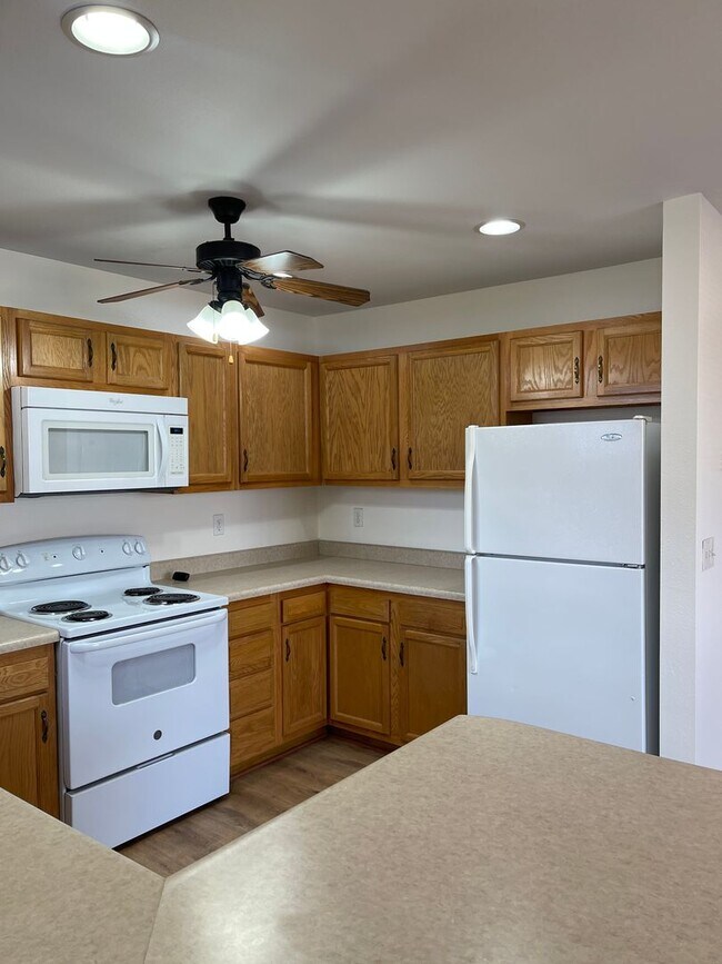 Building Photo - 16830 Huntington Ln