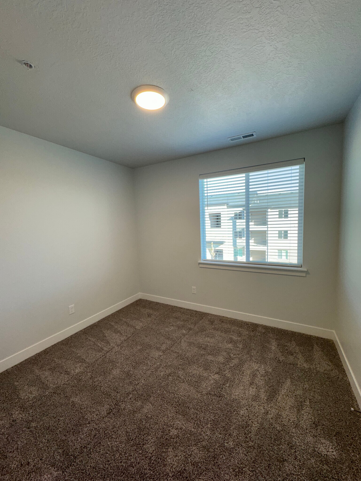 Building Photo - 13537 S Commodus Dr