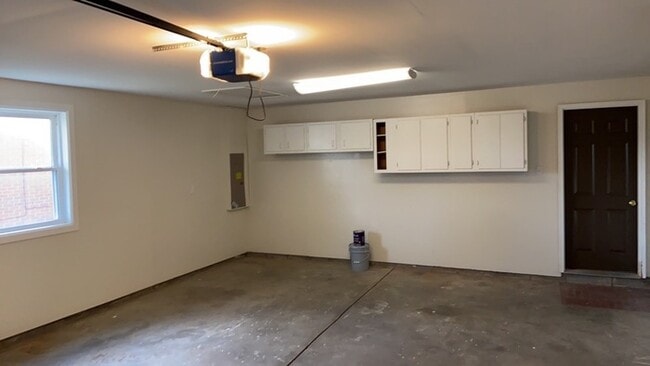 Building Photo - 401 Lufkin Dr