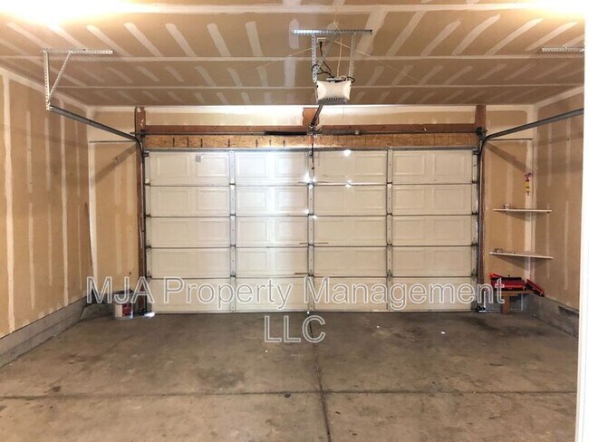Building Photo - 2574 Robin Rd