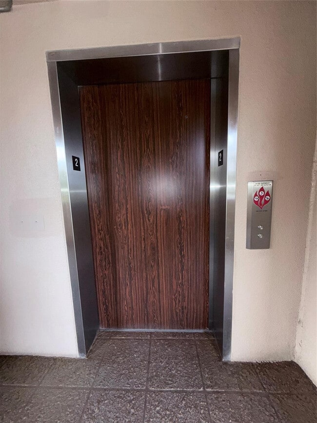 Building Photo - 1110 SW 125th Ave