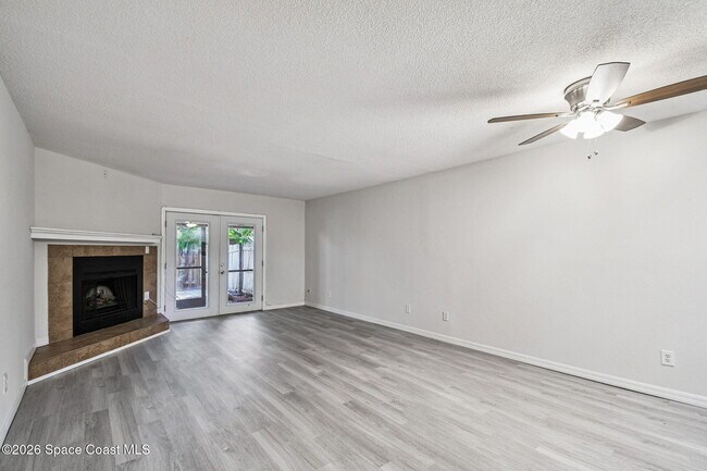 Building Photo - 3687 Royal Oak Dr