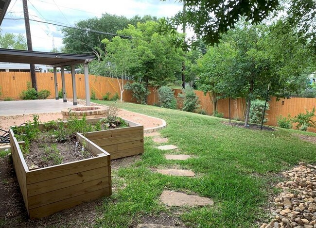 Building Photo - 3 bedroom 2 bathroom in Live Oak