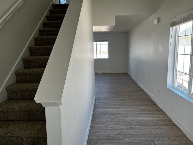 Building Photo - GET $500 OFF THE FIRST MONTHS RENT!!!!