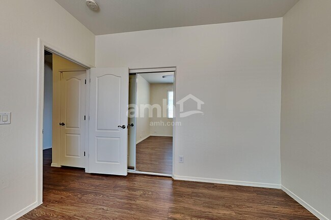Building Photo - 7225 S 73rd Dr