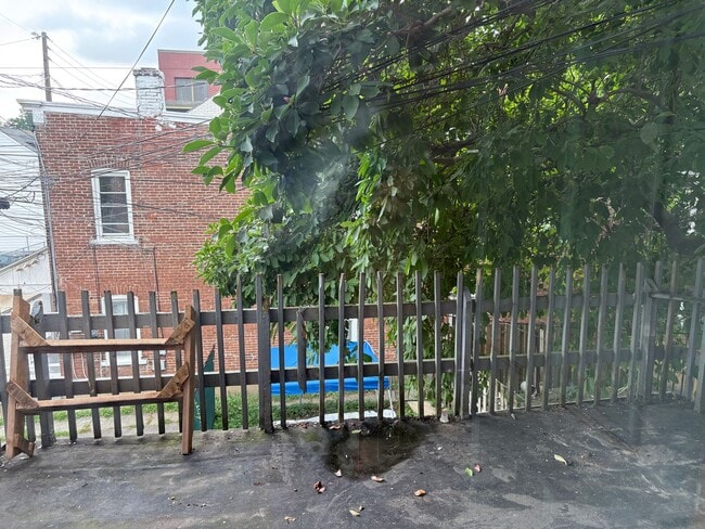 Building Photo - 121 N 11th St