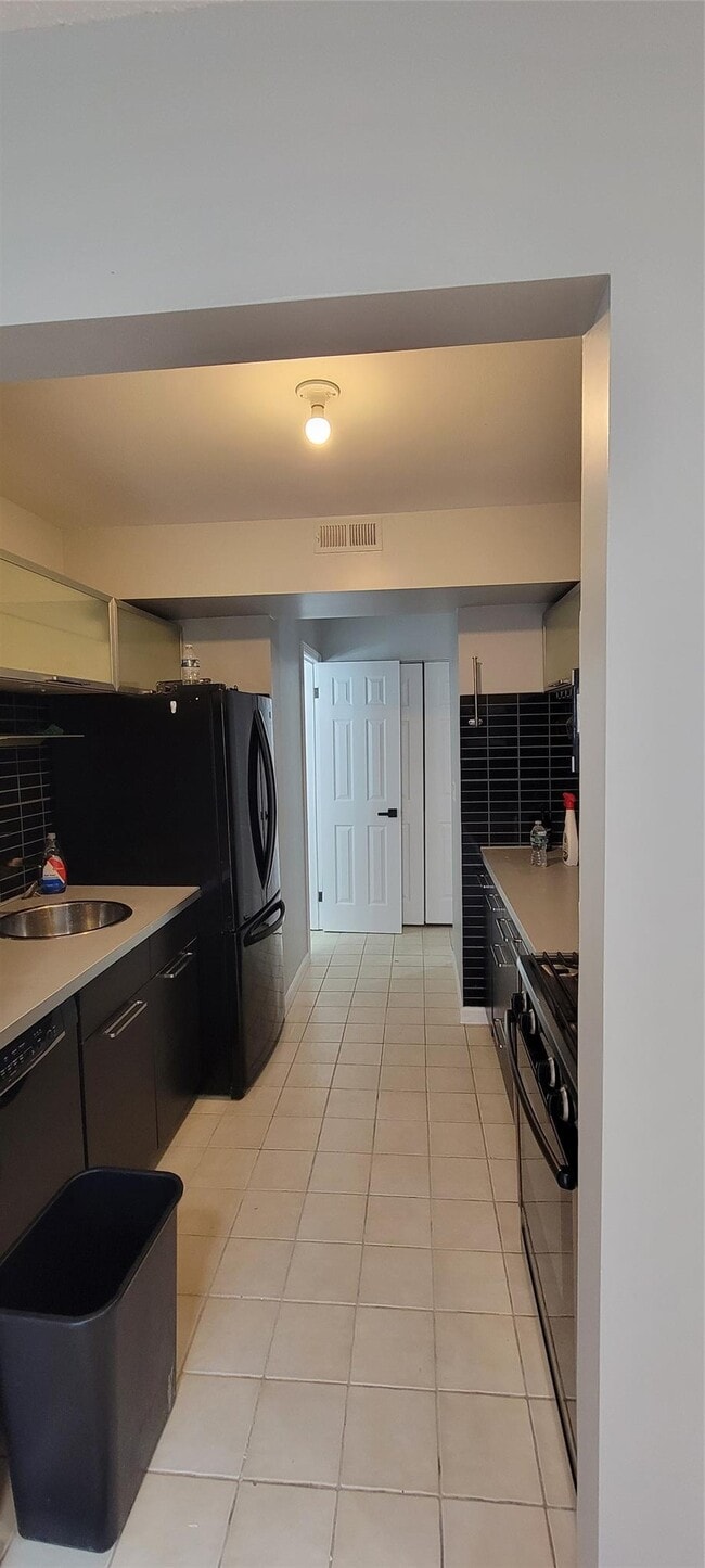 Building Photo - 4608 Whispering Hills Dr
