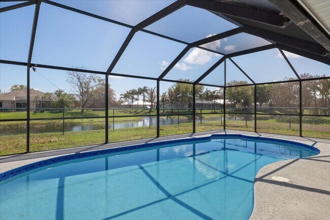 Building Photo - 1902 SE Gaskins Cir