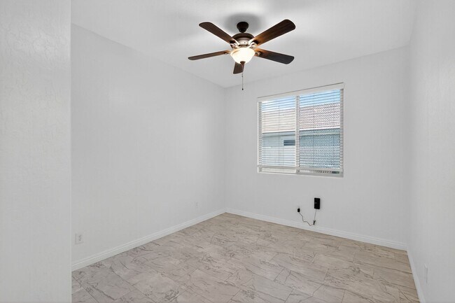 Building Photo - Spacious 4BR House in Goodyear