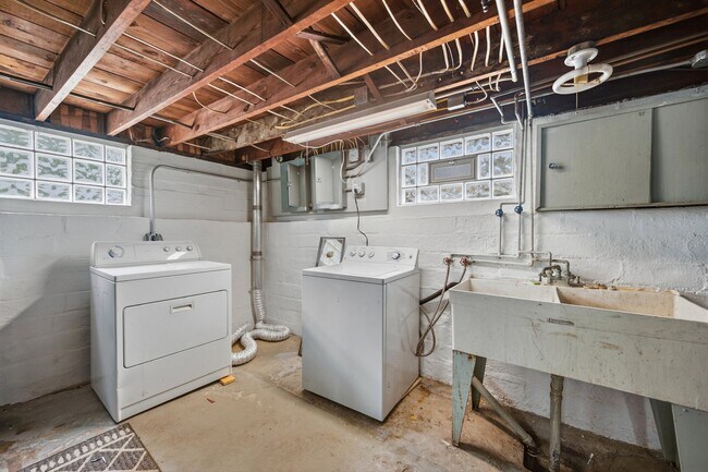 Building Photo - 3438 W 133rd St