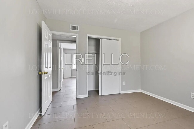 Building Photo - 8300 Candleglow Ln