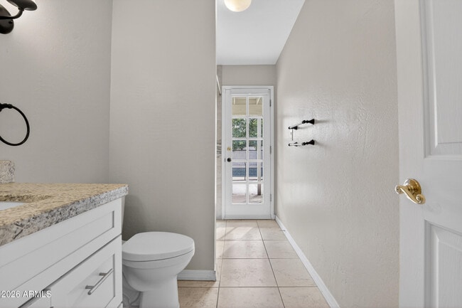 Building Photo - 6843 E Redfield Rd