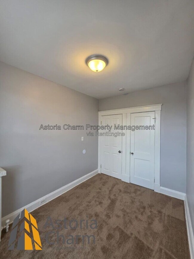 Building Photo - 3016 Pelham Ave